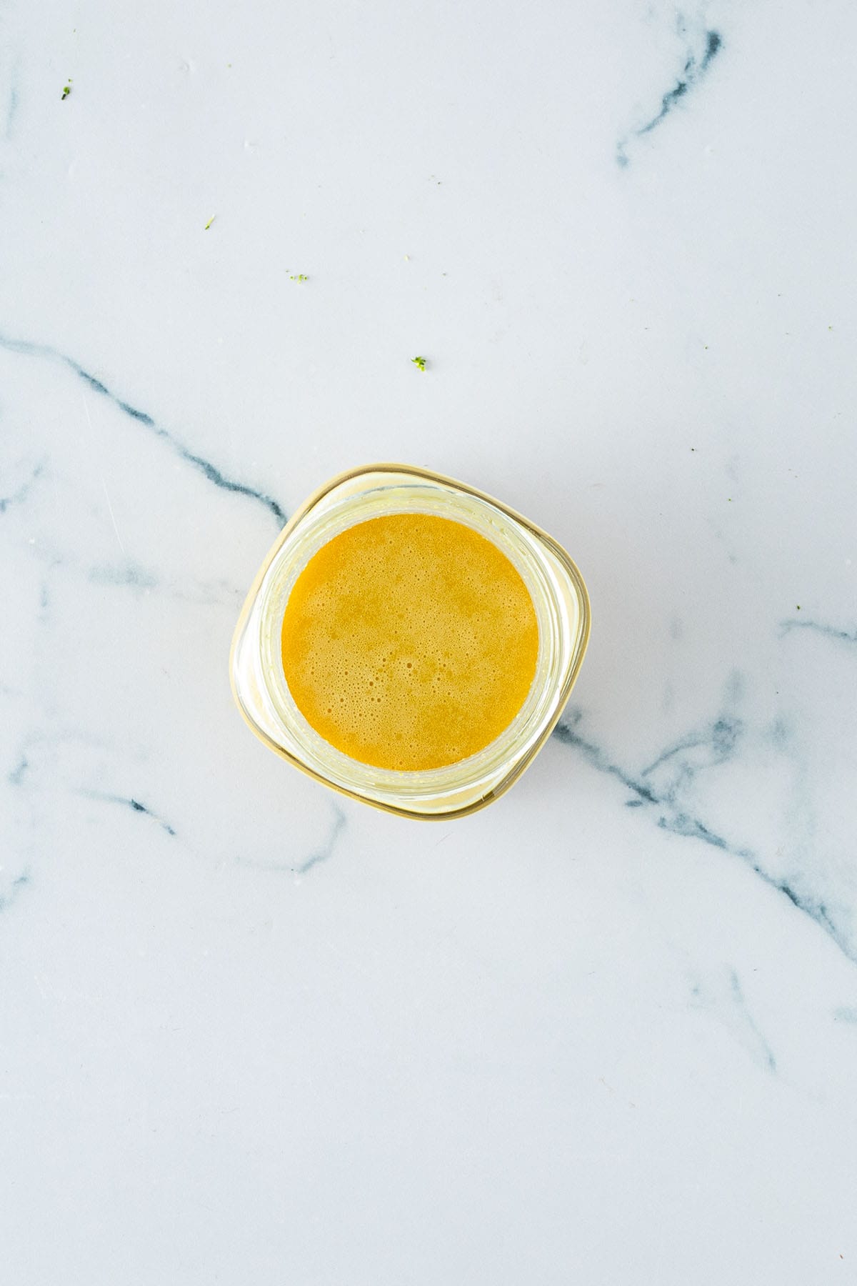 Honig Senf Dressing in einem Glas.