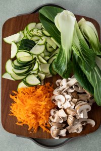 geschnittenes Gemüse für die gebratenen Udon Nudeln