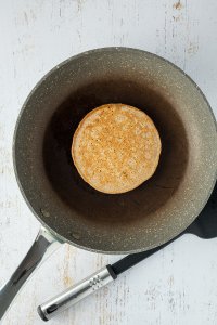 Pancake in einer Pfanne
